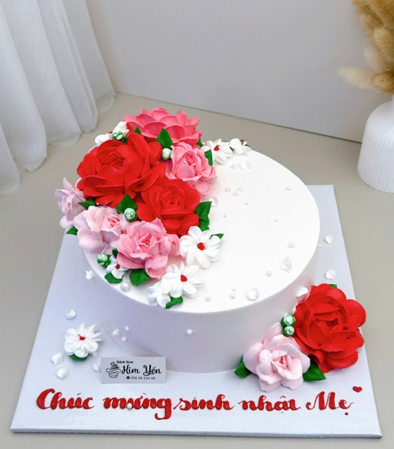 Mẫu bánh kem hoa hồng đẹp tặng mẹ 2025