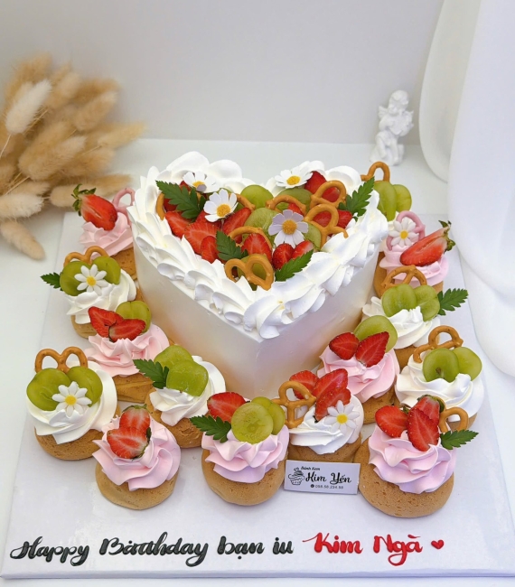 Set bánh su kem Singapore kèm bánh kem trái tim