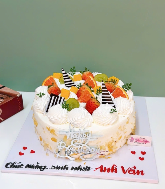 Bánh kem sữa tươi hạnh nhân mix trái cây