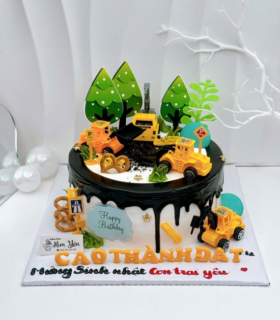 Bánh kem dành cho bé trai thích xe cẩu,xe múc,xe công trình
