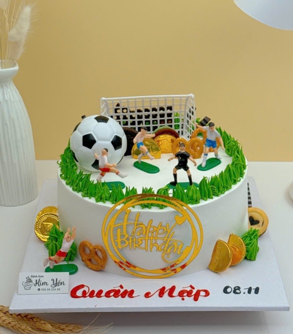 Bánh kem dành cho bé trai mê bóng đá hot 2025