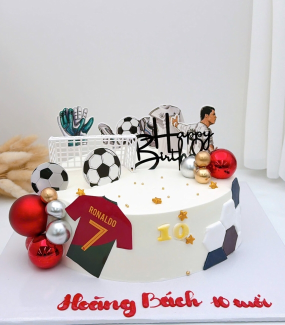 Bánh kem dành cho bé trai mê bóng đá Ronaldo