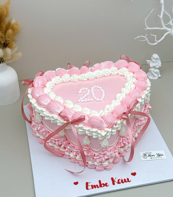 Bánh kem dành nữ mẫu tone hồng trái tim
