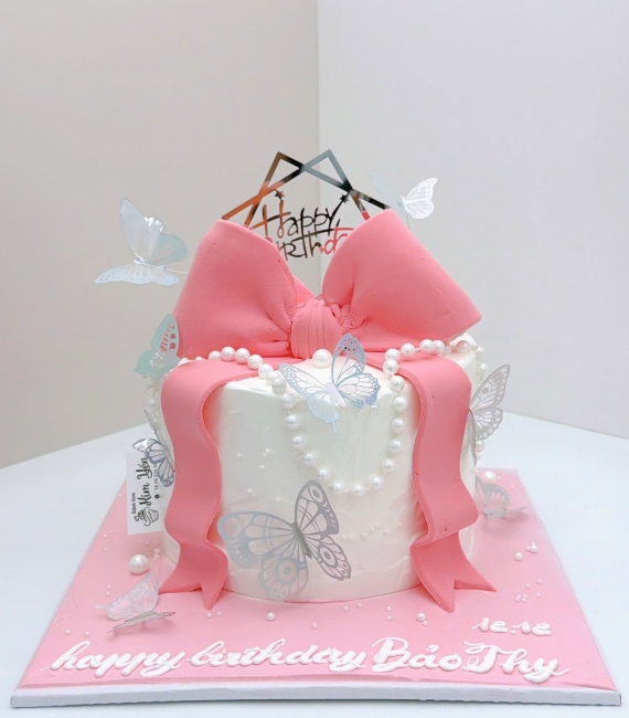 Bánh kem dành nữ mẫu nơ lớn bling bling