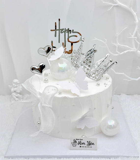 Bánh kem dành cho nữ tone trắng