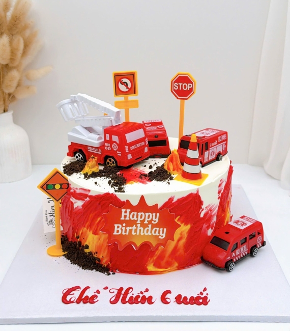 Bánh kem dành cho bé trai chủ đề yêu thích xe cứu hỏa