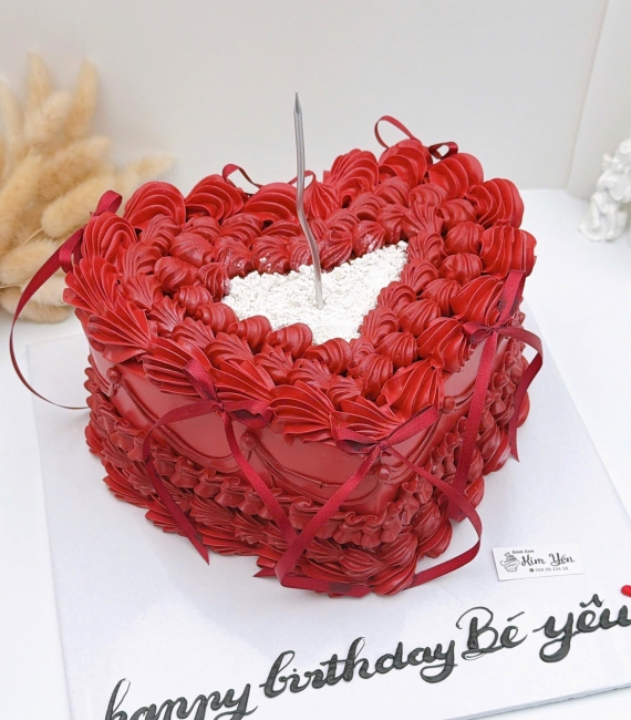 Bánh kem trái tim dành cho nữ mẫu hot 2025 tone đỏ thổi kim tuyến
