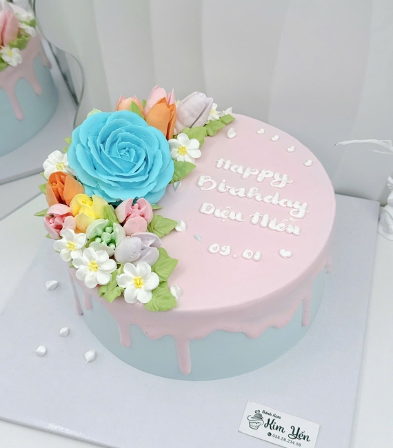 Bánh kem dành nữ kèm hoa hồng tone xanh