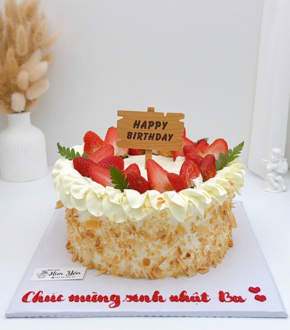 Bánh kem bắp hạnh nhân mix đầy dâu tây tặng ba