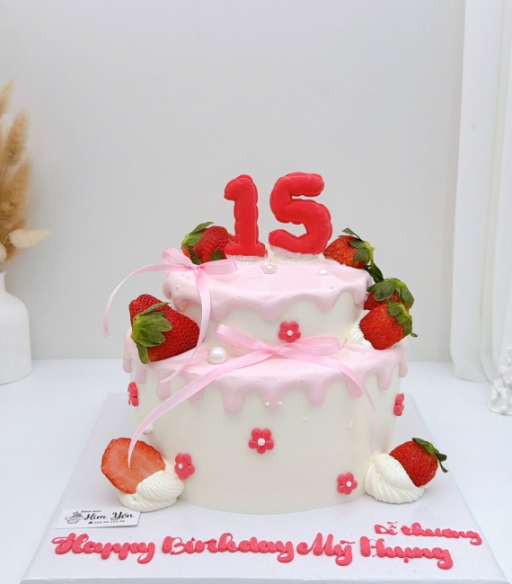 Bánh kem dành cho bé gái trang trí dâu tây 2 tầng