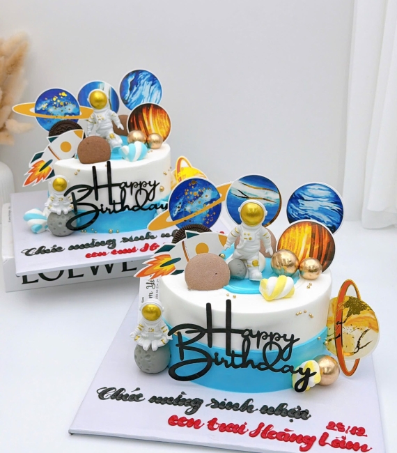 Bánh kem dành cho bé trai yêu thích người phi hành gia