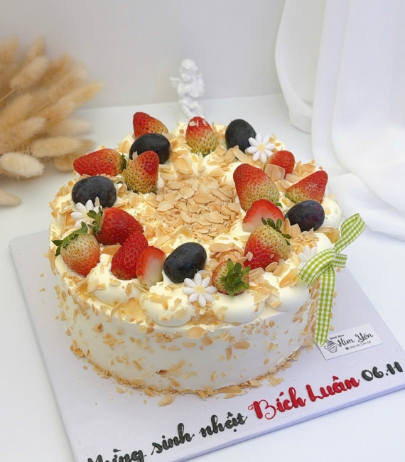 Bánh kem bắp hạnh nhân mix mẫu bánh hot tại Kim Yến