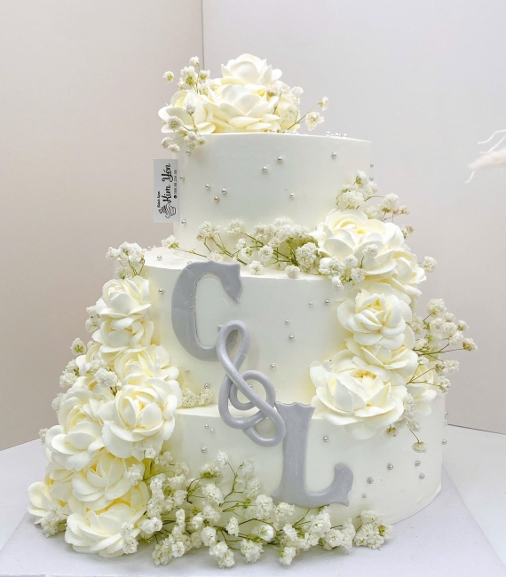 Mẫu Bánh Kem cưới tone trắng mix hoa cưới cao cấp 2 tầng