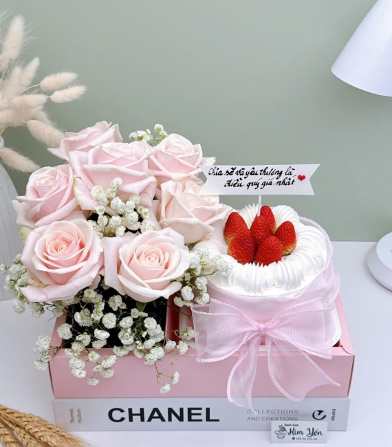 Mẫu sét bánh kem và hoa tươi tone hồng tặng ngày lễ