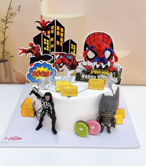 Mẫu bánh kem dành cho bé trai kèm phụ kiện người nhện)