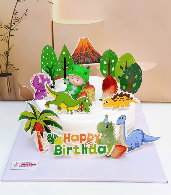 Mẫu bánh kem dành cho bé trai kèm phụ kiện khủng long 