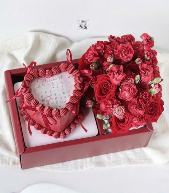 Mẫu sét bánh kem và hoa tươi tặng người thân( tùy chọn bánh theo yêu cầu) tại cao lãnh tone đỏ