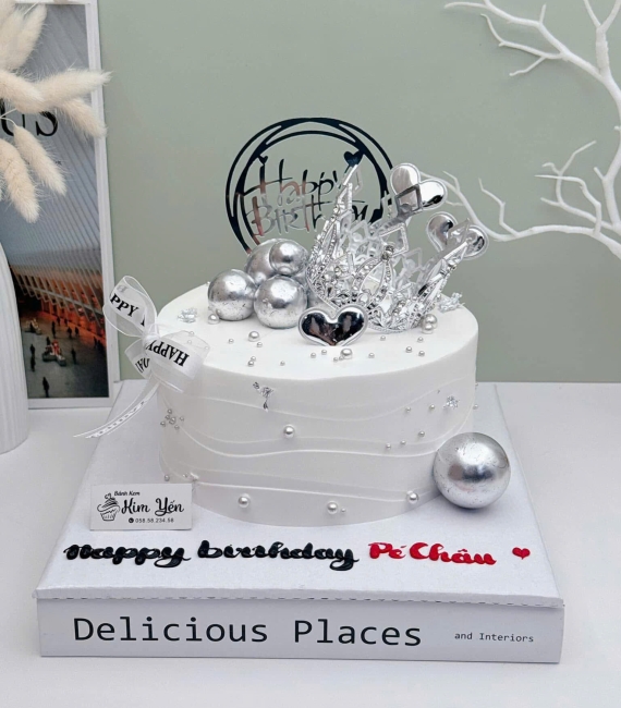 Bánh kem tone trắng 