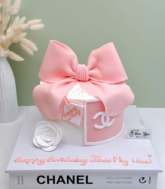 Bánh thôi nôi chanel đáng yêu 