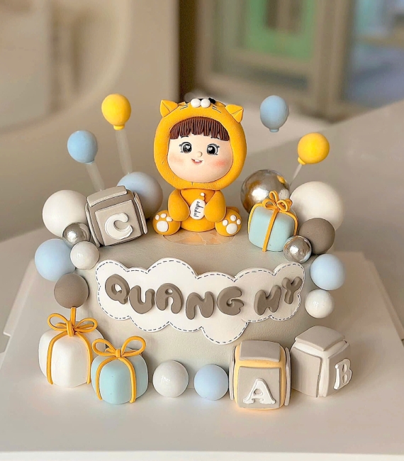 Bánh mừng đầy cậu bé cute