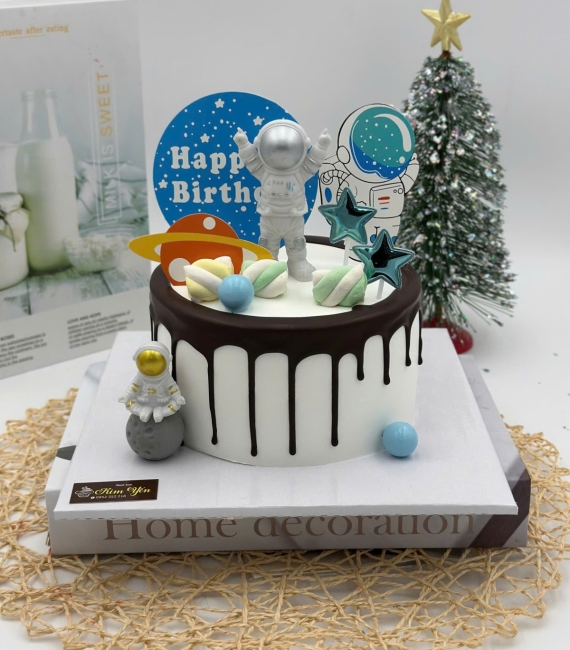 Bánh Kem hoạt hình phi hành gia 