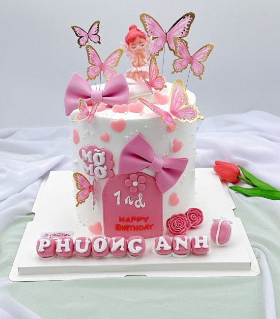 Bánh fondant thôi nôi chủ đề công chúa
