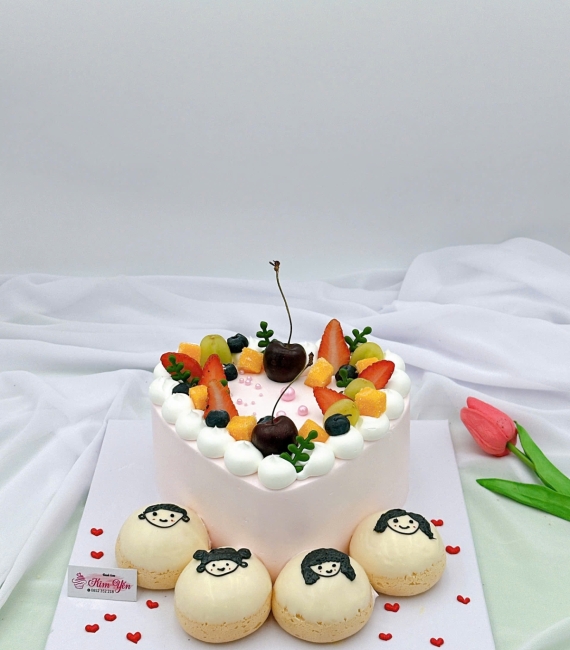 Bánh kem trái cây hình trái tim 