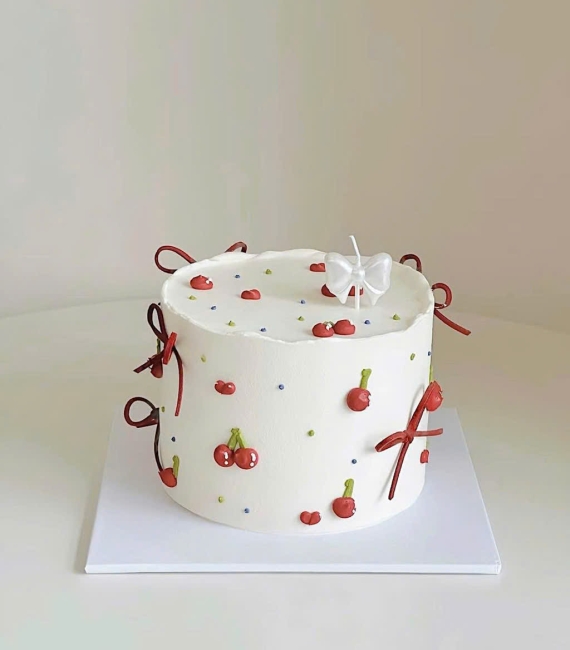  Bánh kem hàn quốc trang trí quả nho đỏ