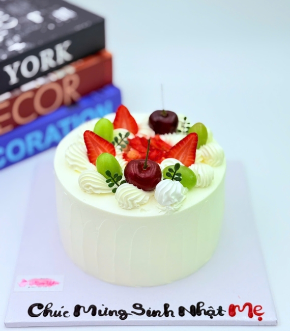 Bánh kem phủ đầy trái cây 