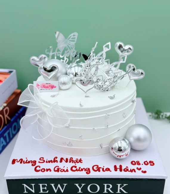 Bánh kem làm theo yêu cầu khách nữ ở Cao Lãnh