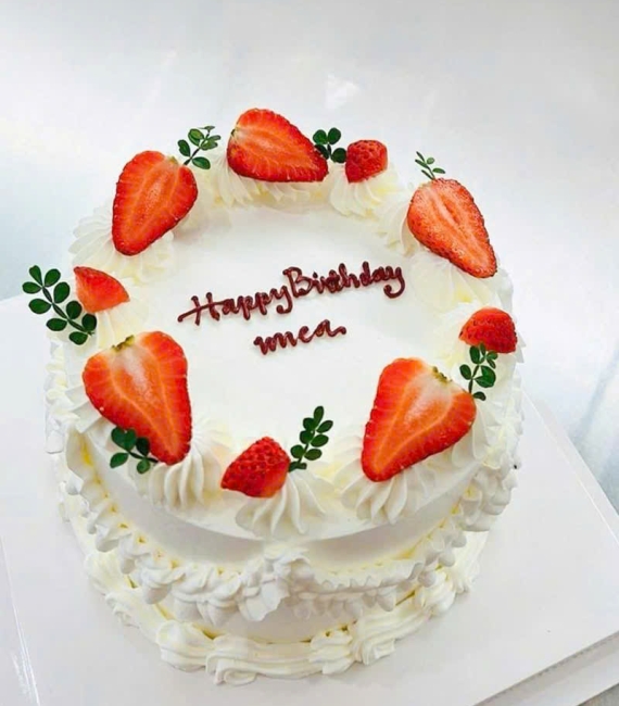 Bánh kem phủ đầy dâu tây