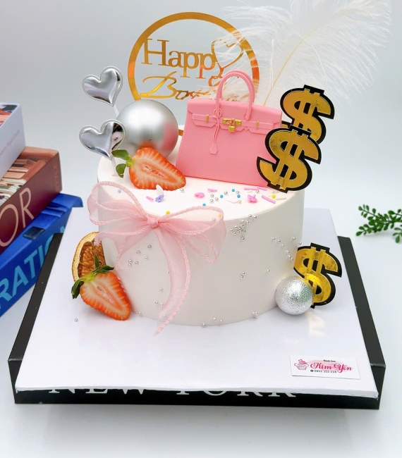 Bánh kem màu hồng cho chị gái ở cao lãnh