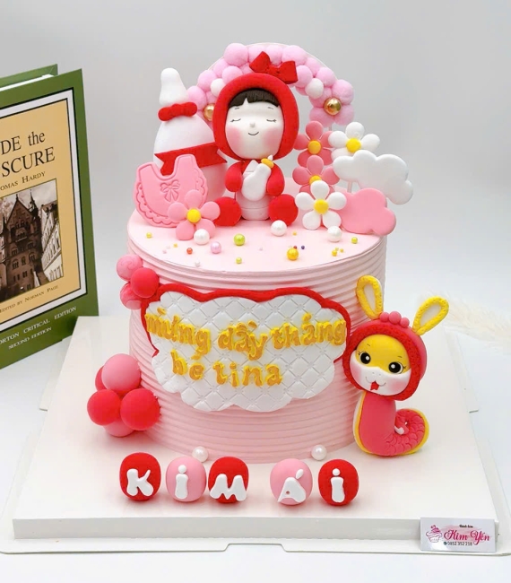 Bánh fondant thôi nôi dành rắn cho bé gái