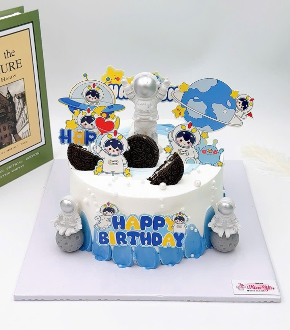 Bánh Kem hoạt hình phi hành gia tại cao lãnh