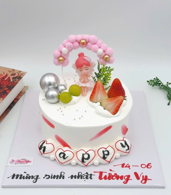 Bánh Kem phủ đầy trái cây cho bé gái