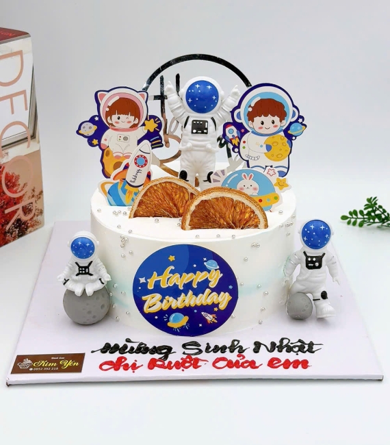 Mẫu bánh phi hành gia dành cho bé 2 tuổi 