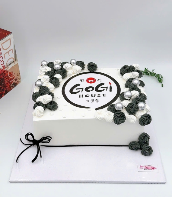 Bánh kem nhãn hàng hình vuông