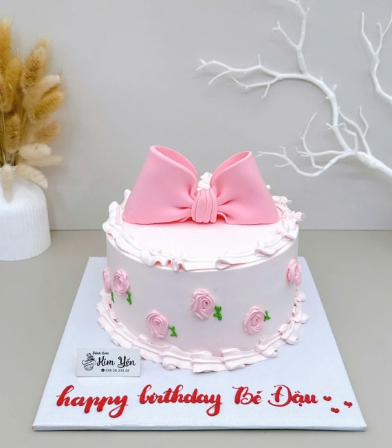 Bánh kem chiếc nơ xinh tặng vợ