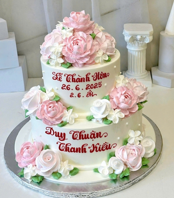 Bánh kem cưới 2 tầng hot năm 2025 ở cao lãnh tone hồng
