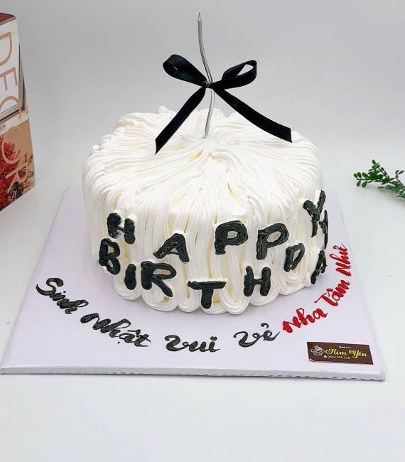 Bánh kem tone trắng chữ đen