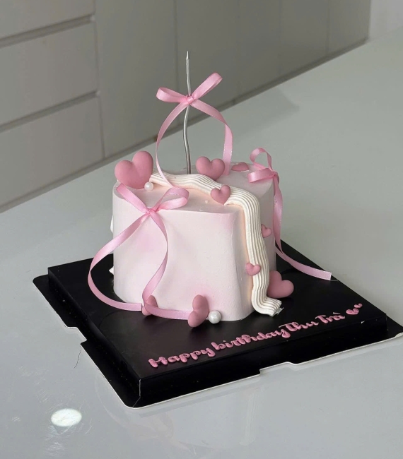  Bánh kem tone hồng trái tim theo trend hàn quốc hot 2025