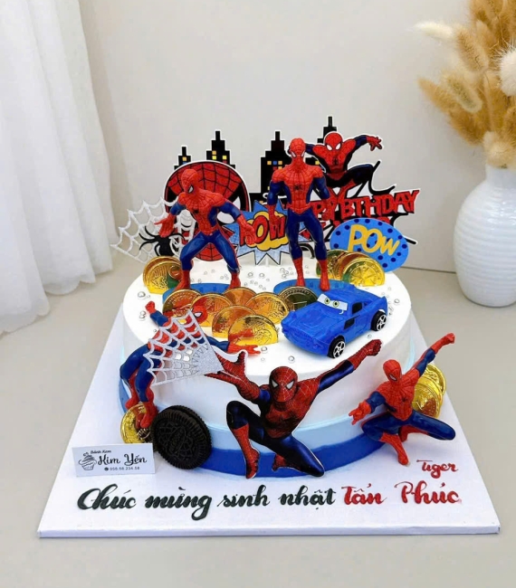 Bánh sinh nhật cho bé trai yêu thích người nhện