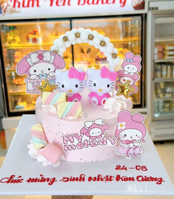 Bánh kem hello kitty màu hồng