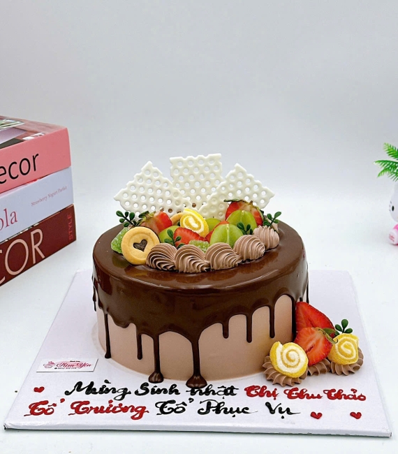 Mẫu bánh kem socola trái cây mừng sinh nhật