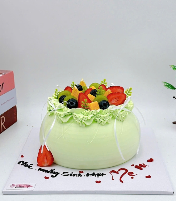 Mẫu bánh kem mừng sinh nhật túi tiền xanh phủ đầy trái cây 