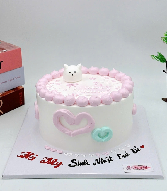 Mẫu Bánh kem hot xu hướng 2025 tone hồng trái tim