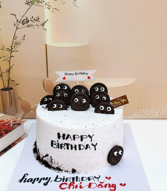 Mẫu Bánh kem kèm bánh quy socola đen