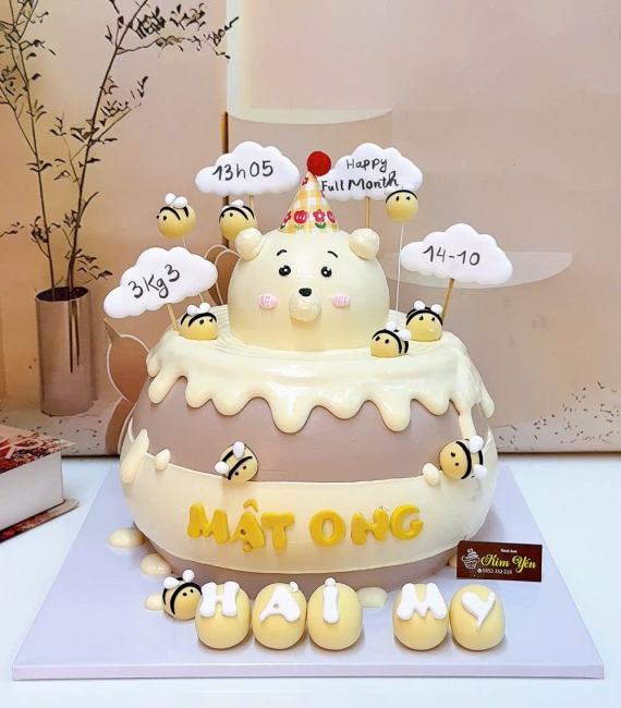 Bánh Kem mừng bé 1 tuổi cho bé gái chủ đề mật ông 