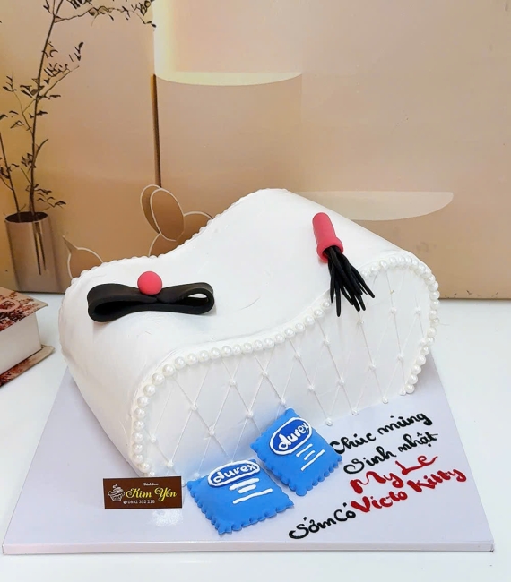 Bánh kem chúc mừng sinh nhật nhây bựa hot trend