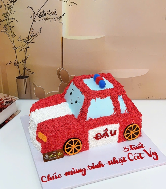Bánh kem chúc mừng dành cho bé trai thích xe tô tô